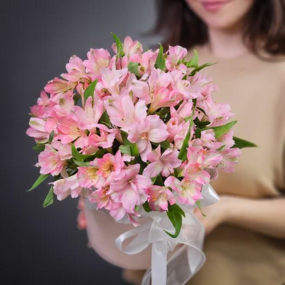 Hatbox with Alstroemerias